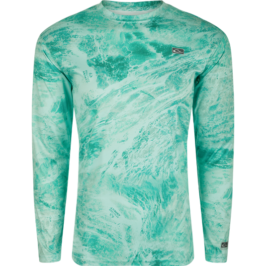Performance Realtree Aspect Dot Crew L/S: A lightweight, breathable, and quick-drying green shirt with a design. Ideal for outdoor activities.