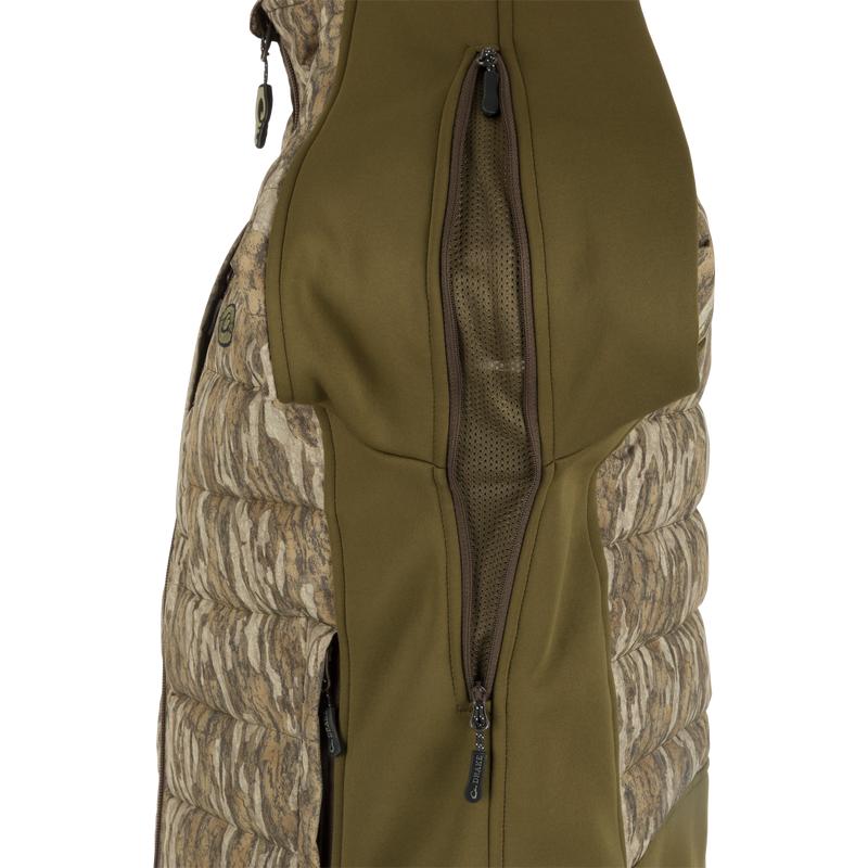 G3 Flex 3-in-1 Waterfowler's Jacket: Close-up of khaki vest with zipper. Versatile and functional for hunting in any weather.