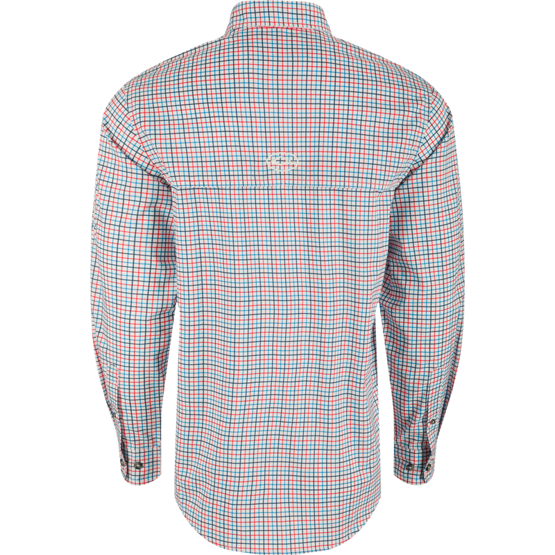 A classic fit, long sleeve shirt with a checkered pattern, hidden button-down collar, and two chest pockets. Made from lightweight, moisture-wicking fabric with UPF30 sun protection. Perfect for hunting and outdoor activities. From the Drake Waterfowl store.