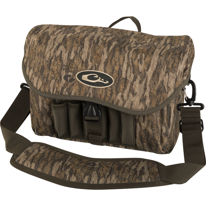A rugged Refuge Blind Bag by Drake Waterfowl, ideal for waterfowl hunters. Features adjustable strap, durable hardware, neoprene shell loops, and waterproof materials. Perfect for daily hunting excursions.