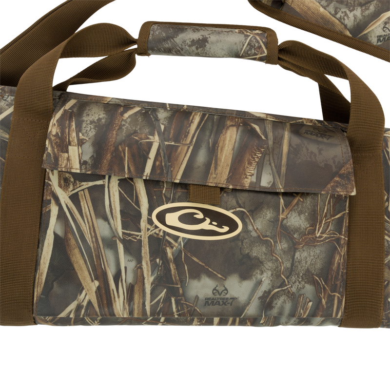 HND Shotgun Case: A camouflage bag with brown straps, perfect for hunters. Features water-resistant protection, adjustable shoulder strap, and exterior choke tube pocket. Convenient and durable.