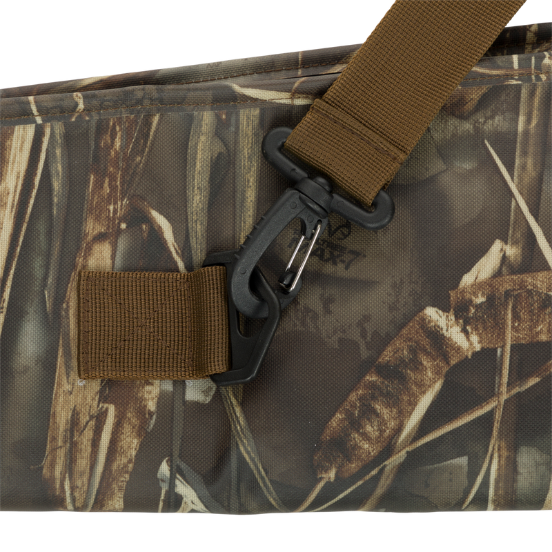 HND Shotgun Case: A close-up of a bag with adjustable shoulder strap, perfect for tough protection of firearms during hunting trips. Features water-resistant protection, exterior choke tube pocket, and D-Ring for easy hanging.