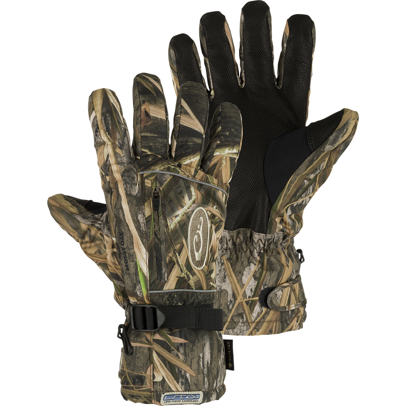LST Refuge HS GORE-TEX Gloves: Camouflage gloves with zipper and HotHands pocket for hunting. Waterproof and warm with durable materials.