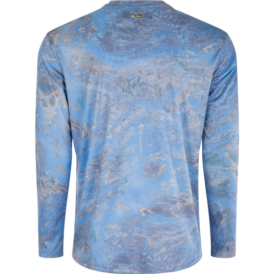 Performance Realtree Aspect Dot Crew L/S, a lightweight, high-tech shirt with cooling, UPF 50, moisture-wicking, and quick-drying features. Realtree Aspect Fish Camo pattern with micro dots for a dynamic effect. Ideal for outdoor activities.