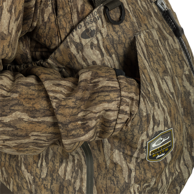 Uninsulated Guardian Elite HND Front Zip Waders: close-up of hand in pocket.