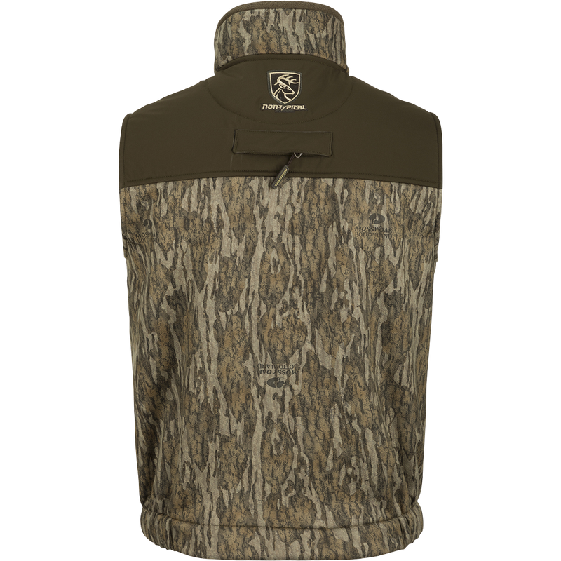Standstill Windproof Vest with Agion Active XL®: A close-up of a vest with a shirt, deer logo, hat, zipper, sign, bag zipper, jacket, and logo.