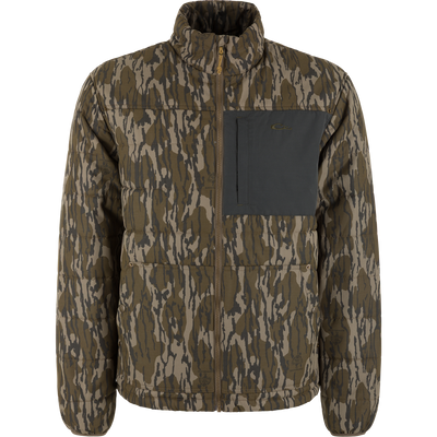 Delta Featherless Down Jacket in camouflage with a stand-up collar, quilted stitching, elastic cuffs, and a solid-color chest pocket, ideal for versatile outdoor conditions.