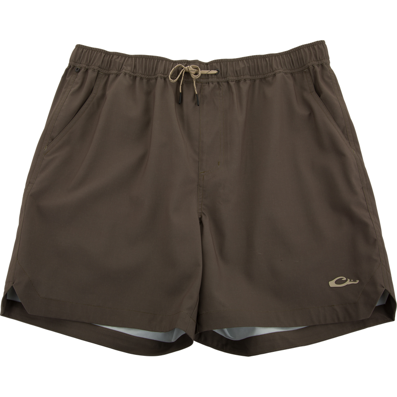  Lake Shore Dock Short, featuring quick-dry fabric, elastic waistband, and mesh-lined pockets, ideal for outdoor water activities and casual wear.