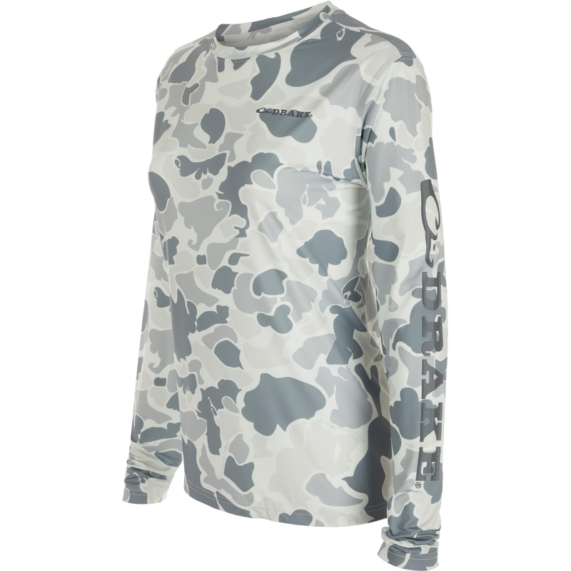 Women's Performance Crew Print L/S: Lightweight, camo-patterned long-sleeved shirt with cooling, moisture-wicking fabric for outdoor activities.