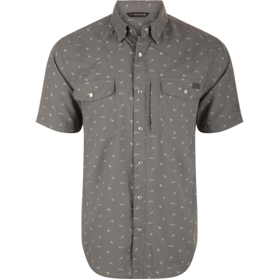 Cinco Ranch Western Short Sleeve Shirt with snap buttons, two chest pockets, cream graphic print, and brand label on collar, ideal for outdoor adventures.