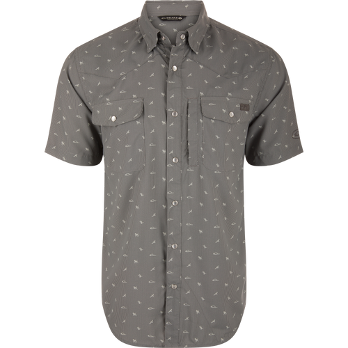 Cinco Ranch Western Short Sleeve Shirt with snap buttons, two chest pockets, cream graphic print, and brand label on collar, ideal for outdoor adventures.