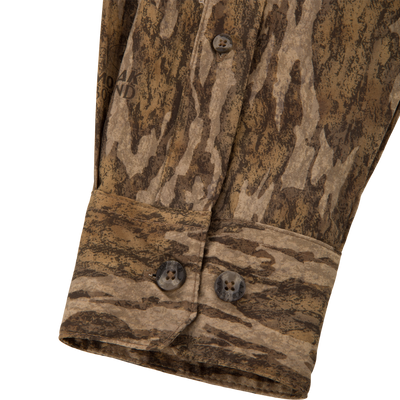 EST Wingshooter Trey Long Sleeve Shirt featuring vented back, multiple pockets, and hidden button-down collar, ideal for outdoor activities with UPF 30 protection and quick-drying fabric.