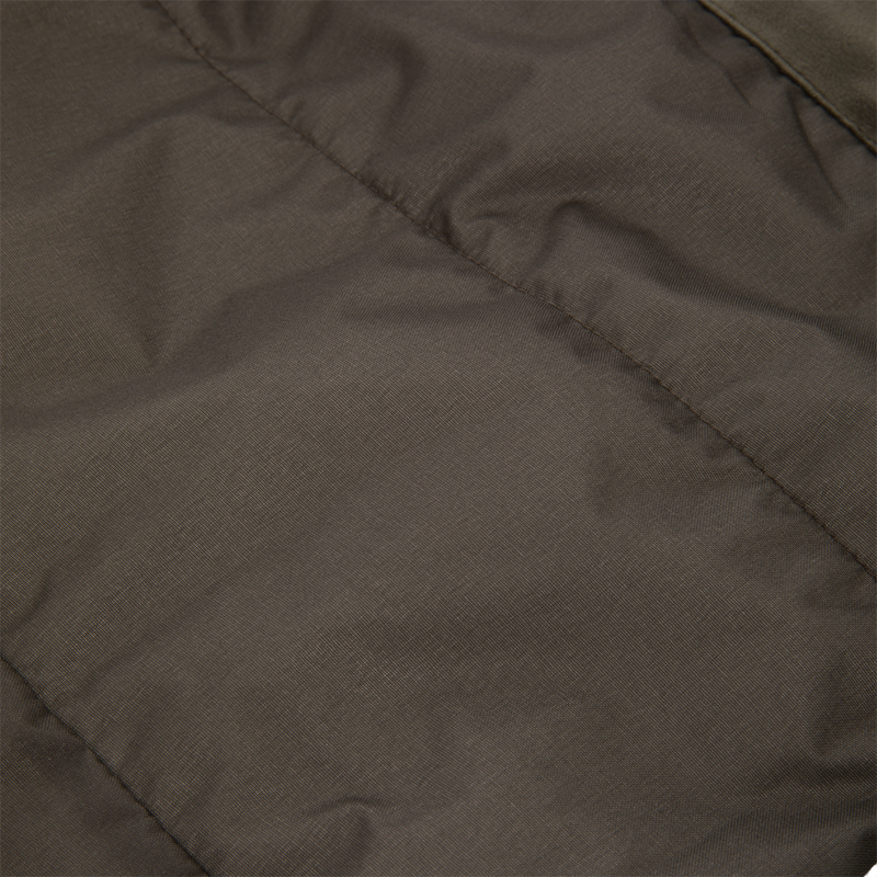 Close-up of the LST BMF Eqwader Full Zip with Primaloft, showcasing quilted, padded nylon-like fabric and detailed stitching for optimal outdoor weather protection.