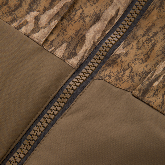 Close-up of LST BMF Eqwader Full Zip with Primaloft's heavy-duty zipper on a camouflage and olive-brown ripstop fabric, highlighting its durable outdoor design.