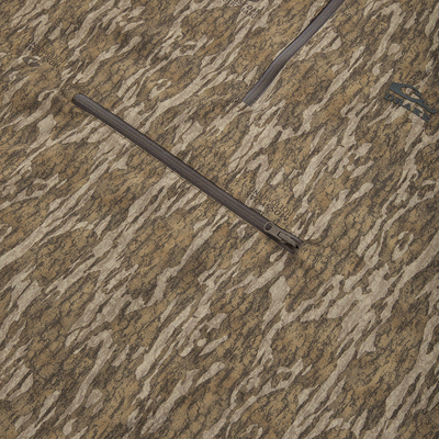 Close-up of El Poncho's Mossy Oak Bottomland fabric with water-resistant zippers, highlighting durability and functionality for all-weather hunting protection.