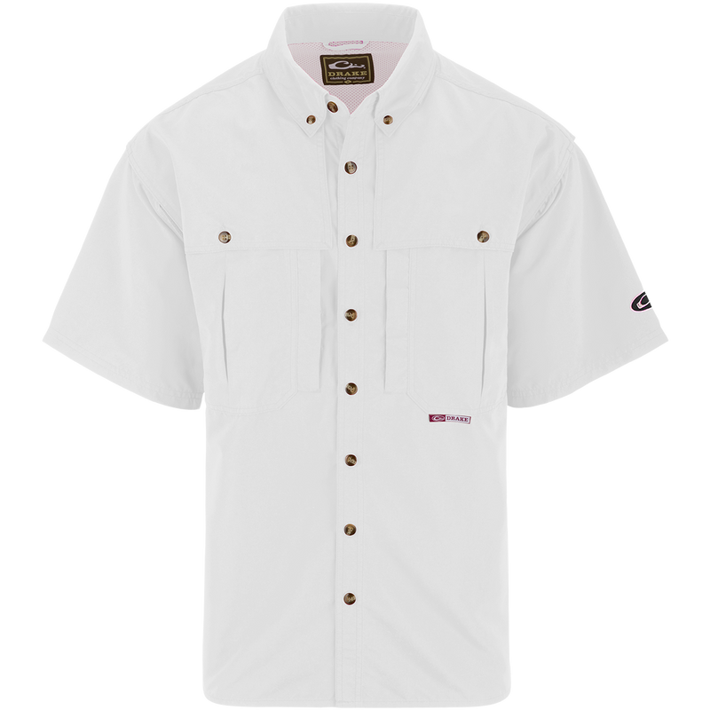 Solid Wingshooter's Shirt S/S: A white shirt with buttons, perfect for outdoor activities. Breathable, quick-drying fabric with front and back ventilation. Features oversized chest pockets, a zippered pocket, and a Magnattach™ pocket. Protects your neck from sunburn.