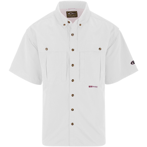 Solid Wingshooter's Shirt S/S: A white shirt with buttons, perfect for outdoor activities. Breathable, quick-drying fabric with front and back ventilation. Features oversized chest pockets, a zippered pocket, and a Magnattach™ pocket. Protects your neck from sunburn.