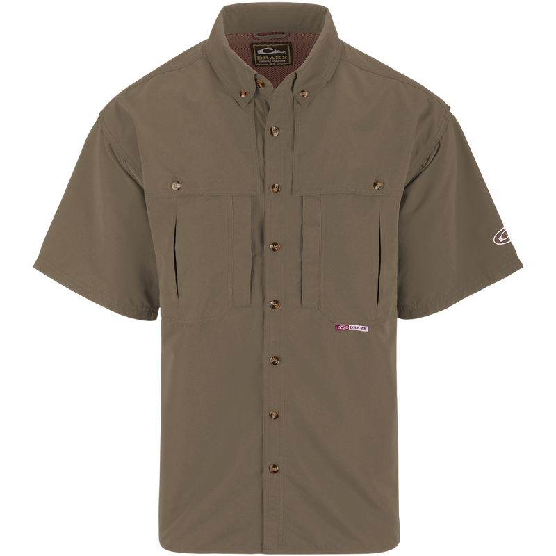 Solid Wingshooter's Shirt S/S: A breathable, quick-drying shirt with front and back ventilation. Features oversized chest pockets, a Magnattach™ pocket, and a zippered pocket. Perfect for outdoor activities.