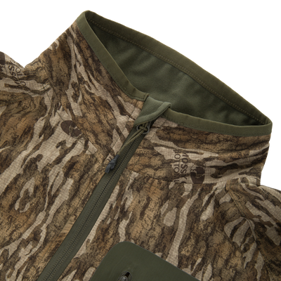 RTL - Half Zip Pullover with Spider Web Technology, featuring camo fabric, olive fleece lining, half-zip with pull cord, highlighting durability and breathability for hunting.