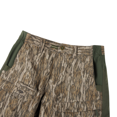 Turkey Pant with Spider Web Technology, featuring camouflage design, stretch hip panel, and reinforced knees for stealth and comfort in hunting.