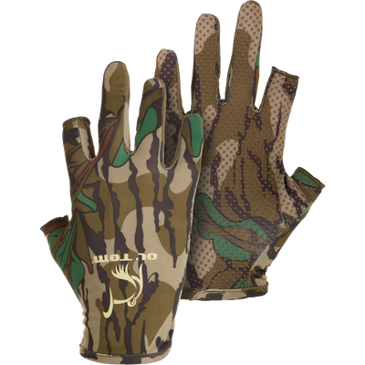 Youth Performance Glove with camouflage pattern, featuring a flexible polyester-spandex blend and silicone grip palm, ideal for young outdoor enthusiasts and hunting activities.