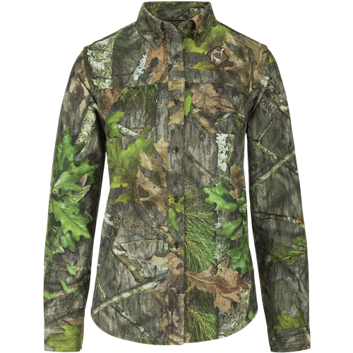 Women's Mesh Back Flyweight Shirt 2.0: A camouflage shirt with leaves, featuring a mesh back panel for breathability. Made of lightweight, quick-drying polyester. Ideal for hunting and outdoor activities.