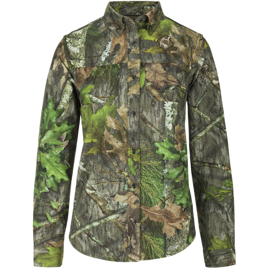 Women's Mesh Back Flyweight Shirt 2.0: A camouflage shirt with leaves, featuring a mesh back panel for breathability. Made of lightweight, quick-drying polyester. Ideal for hunting and outdoor activities.