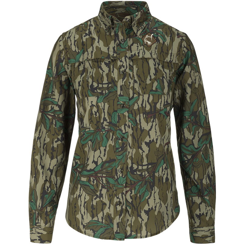 Women's Mesh Back Flyweight Shirt 2.0: A long-sleeved camouflage shirt with logo. Lightweight, breathable, and quick-drying. Features removable spine pad, UPF 50+ sun protection, mesh back panel, and button-down collar. Perfect for hunting and outdoor activities.