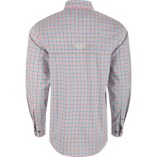 A classic fit, long sleeve shirt with a checkered pattern, hidden button-down collar, and two chest pockets. Made from lightweight, moisture-wicking fabric with UPF30 sun protection. Perfect for hunting and outdoor activities. From the Drake Waterfowl store.