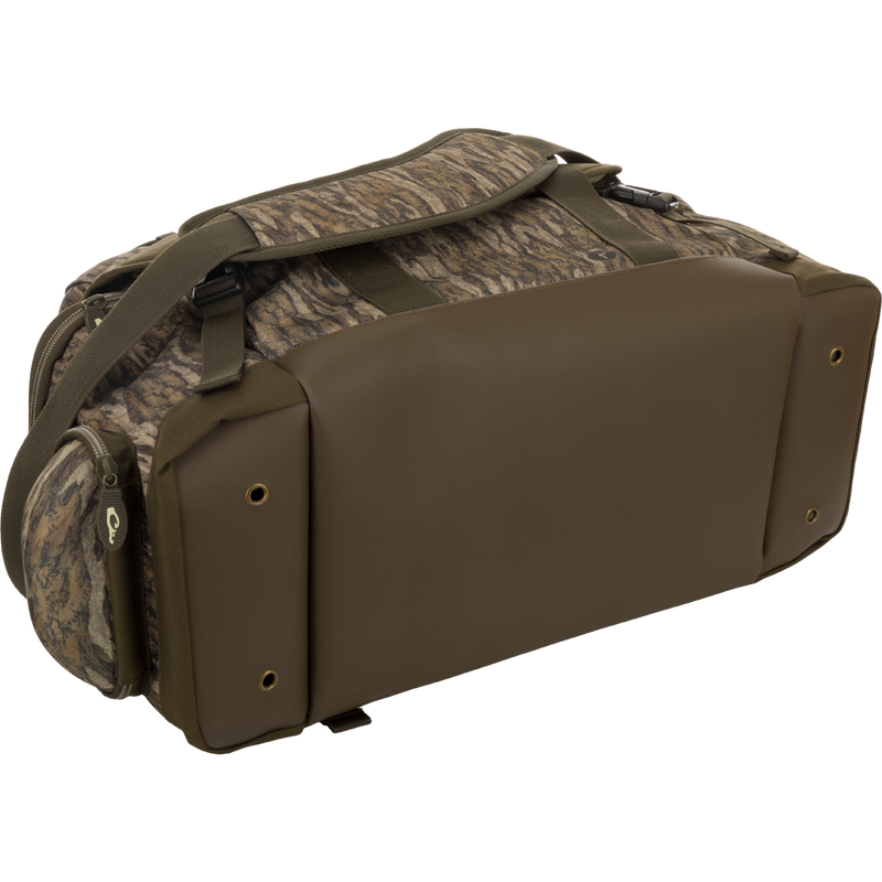 Large Blind Bag: A camouflage bag with straps, featuring 18 pockets for organizing gear. Waterproof, durable, and abrasion-resistant. Adjustable shoulder strap. Dimensions: 18