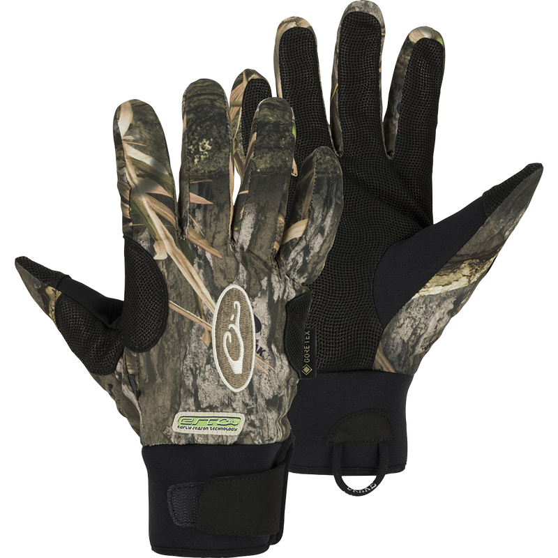 A pair of waterproof gloves with a camouflage pattern, made with Refuge HS™ shell fabric and GORE-TEX® membrane for 100% waterproof/breathable protection. Perfect for early season waterfowl hunting.