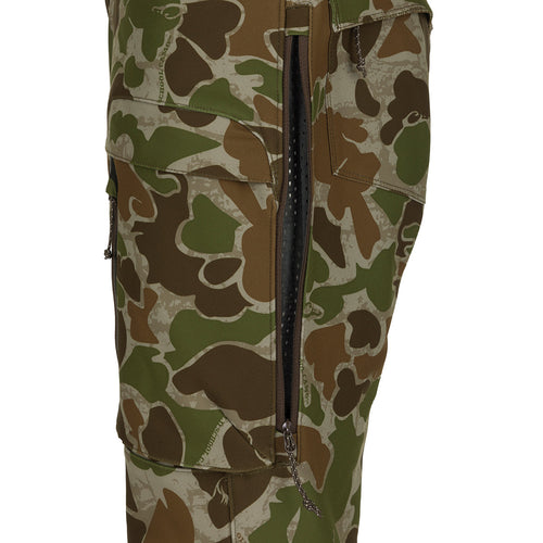 A durable, camo pants with zipper pockets and 4-way stretch fabric. Ideal for cool to cold days afield. From Drake Waterfowl.