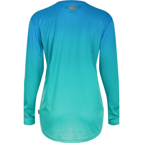 A lightweight, high-performance crew shirt for women with a unique Ombre Dot pattern and built-in cooling technology. Perfect for outdoor activities.