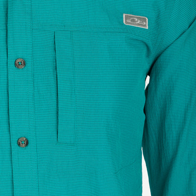 Classic Seersucker Minicheck Shirt L/S: Close-up of a soft, featherweight shirt with hidden button-down collar, zippered chest pocket, and Magnattach™ closure.
