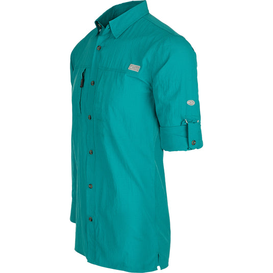 Classic Seersucker Minicheck Shirt L/S: A close-up of a green shirt with buttons, featuring a hidden zippered chest pocket and a Magnattach™ closure on the other pocket.