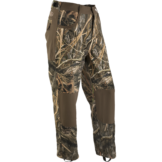 MST Jean Cut Wader Pant: Camouflage pants with adjustable waist and ankle, made of water-resistant Refuge HS™ fabric. Ideal for hunting and fishing.