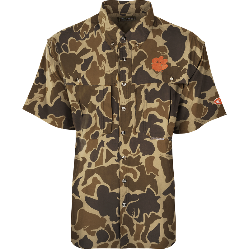 Clemson S/S Flyweight Wingshooter: A lightweight, breathable camouflage shirt with logo. Quick-drying, moisture-wicking, and UPF 50+ sun protection. Vented back design, chest pockets, and a vertical zipper pocket. Ideal for warm-weather outdoor activities.