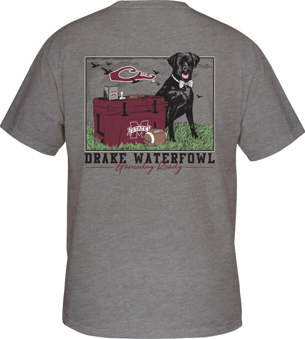 A grey t-shirt featuring a black lab beside a cooler, ready for game day. Mississippi State Black Lab Tailgate T-Shirt.