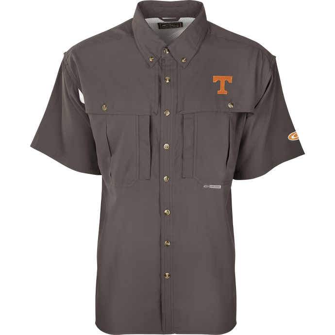 Tennessee S/S Flyweight Wingshooter: A grey shirt with a logo, designed for warm-weather outdoor activities. Made of ultra-lightweight polyester fabric for quick-drying and moisture-wicking. Features UPF 50+ sun protection, vented back, Magnattach™ chest pocket, and a vertical zipper pocket.